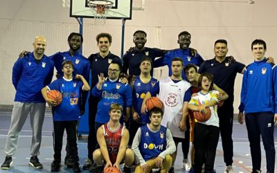 Jugadores del equipo de Liga Eba visitaron el entrenamiento del Equipo Inclusivo